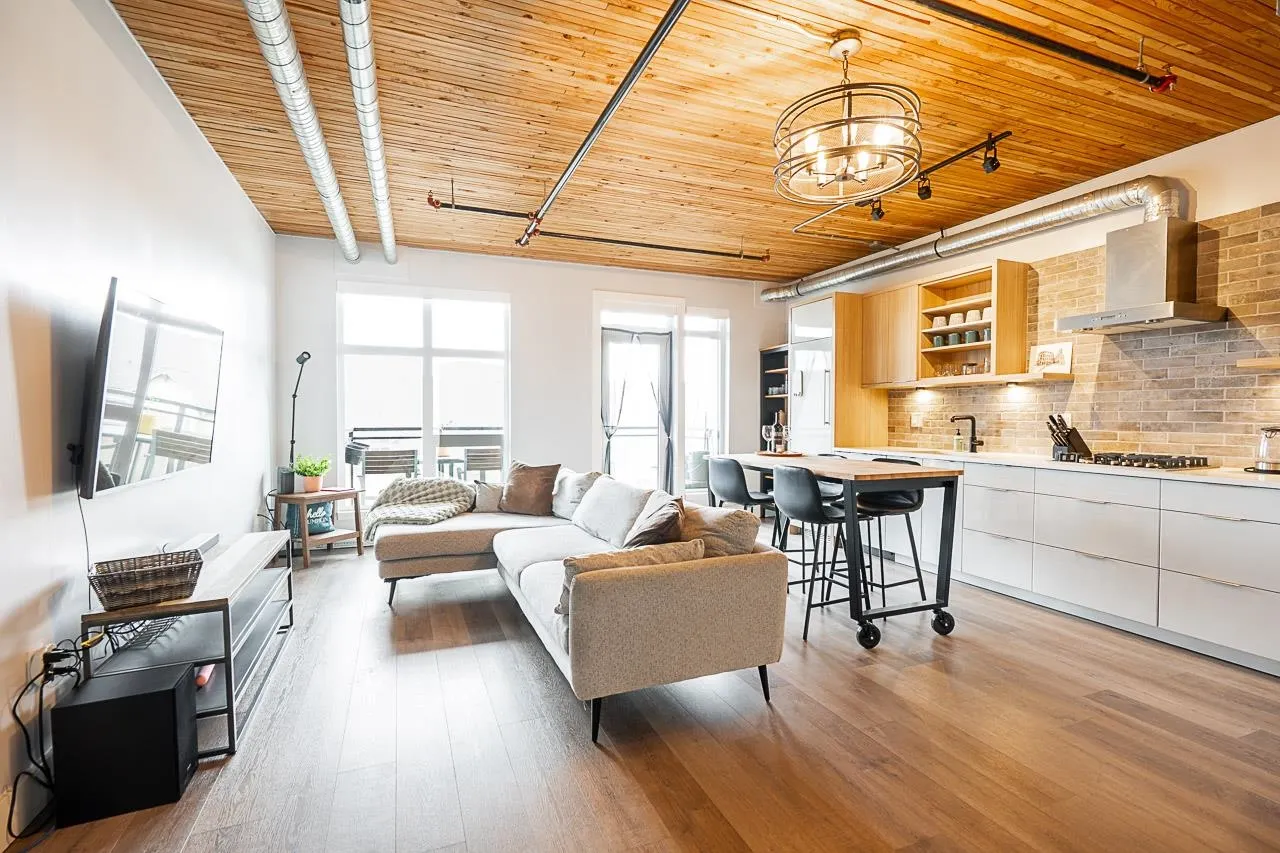307 4223 Hastings Street