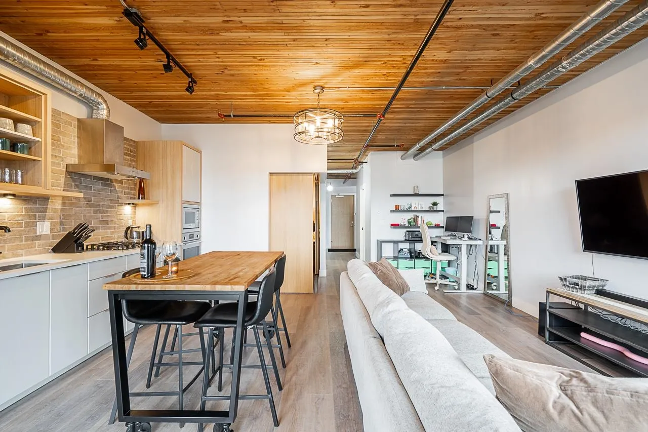 307 4223 Hastings Street