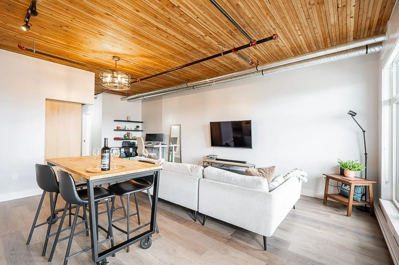307 4223 Hastings Street