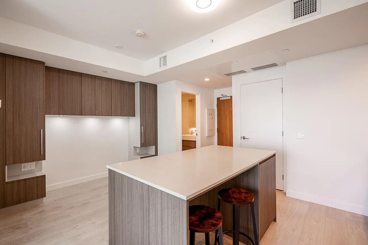 1303 6463 Silver Avenue