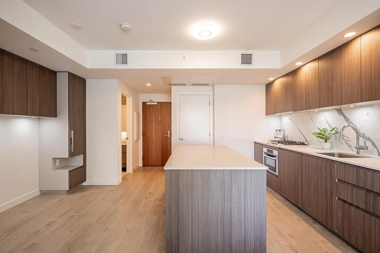 1303 6463 Silver Avenue