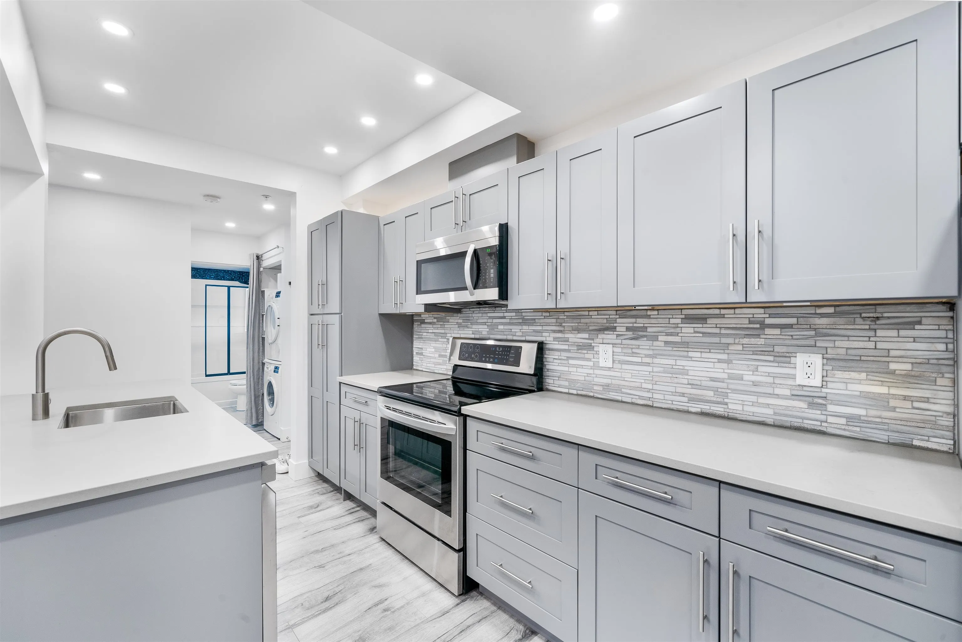 101 2036 Coquitlam Avenue