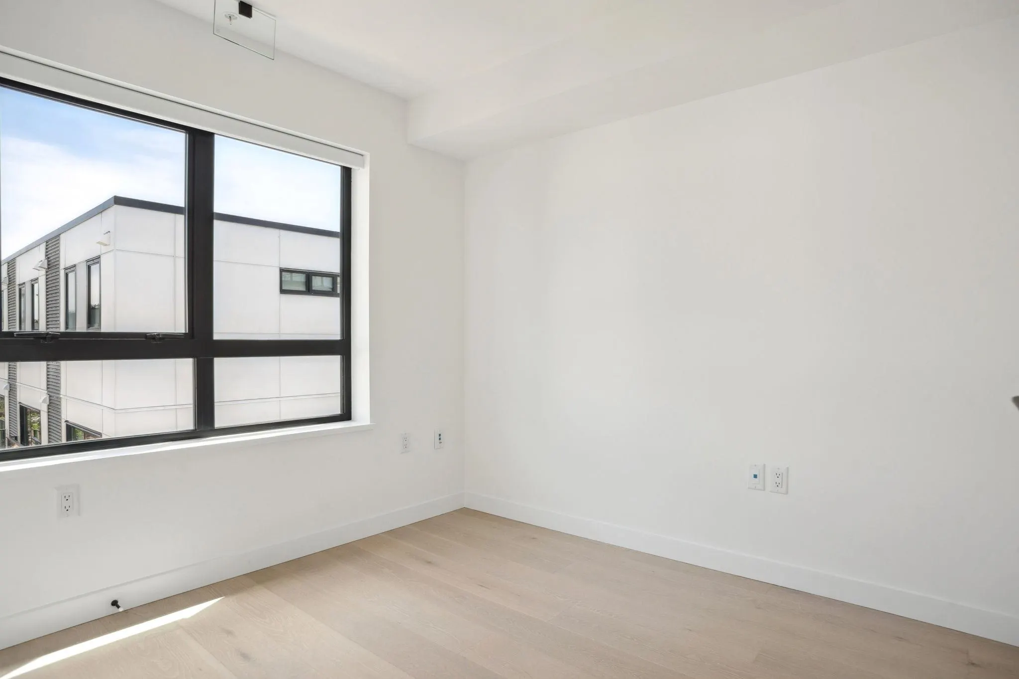 586 W 28th Avenue
