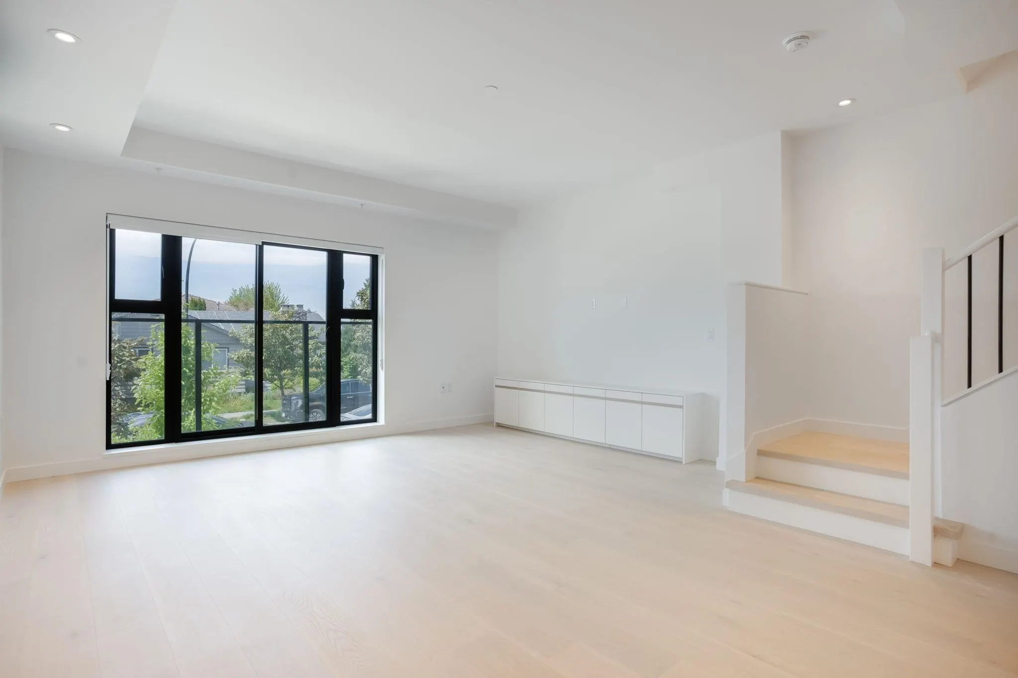 586 W 28th Avenue