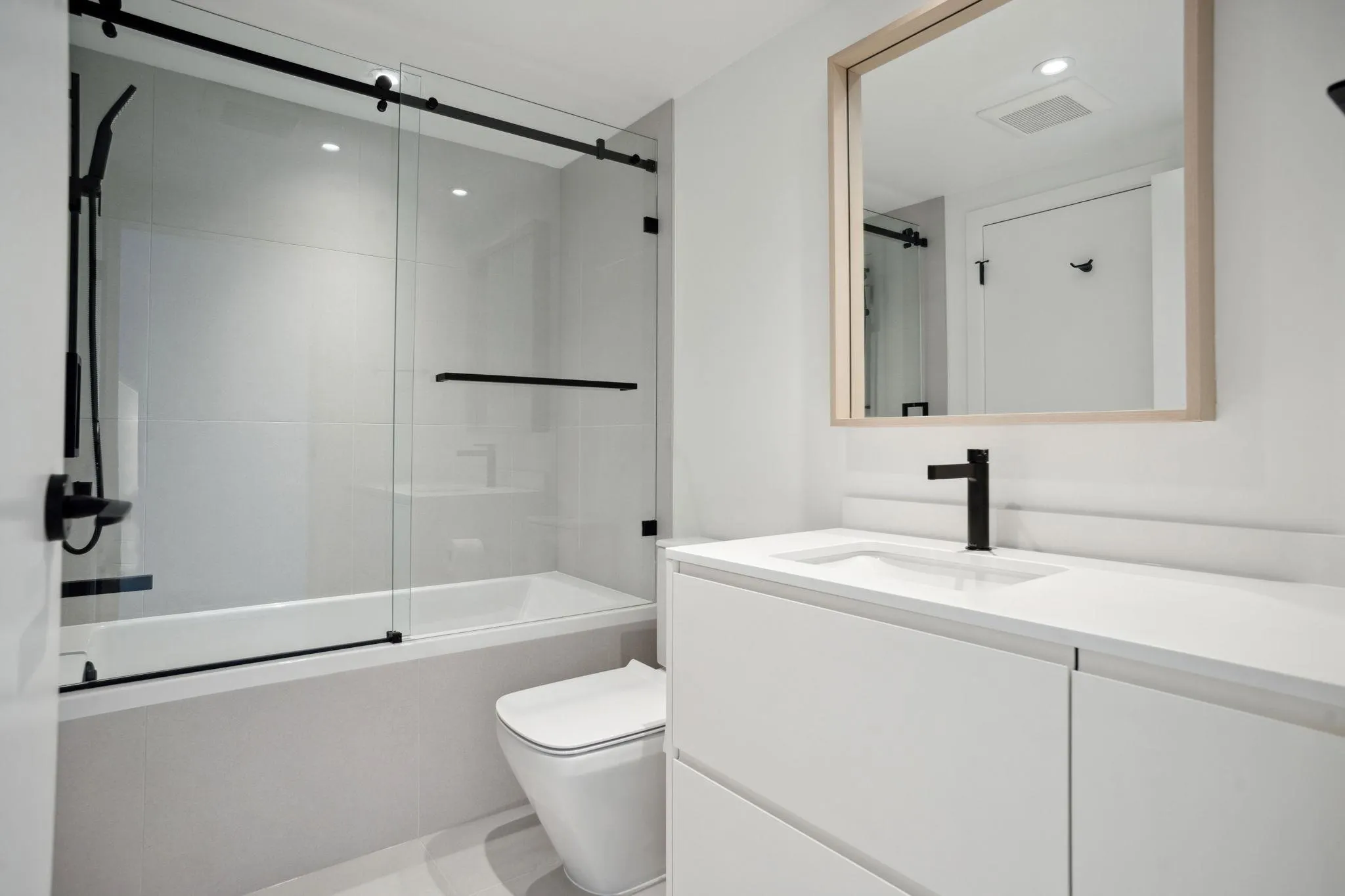 586 W 28th Avenue