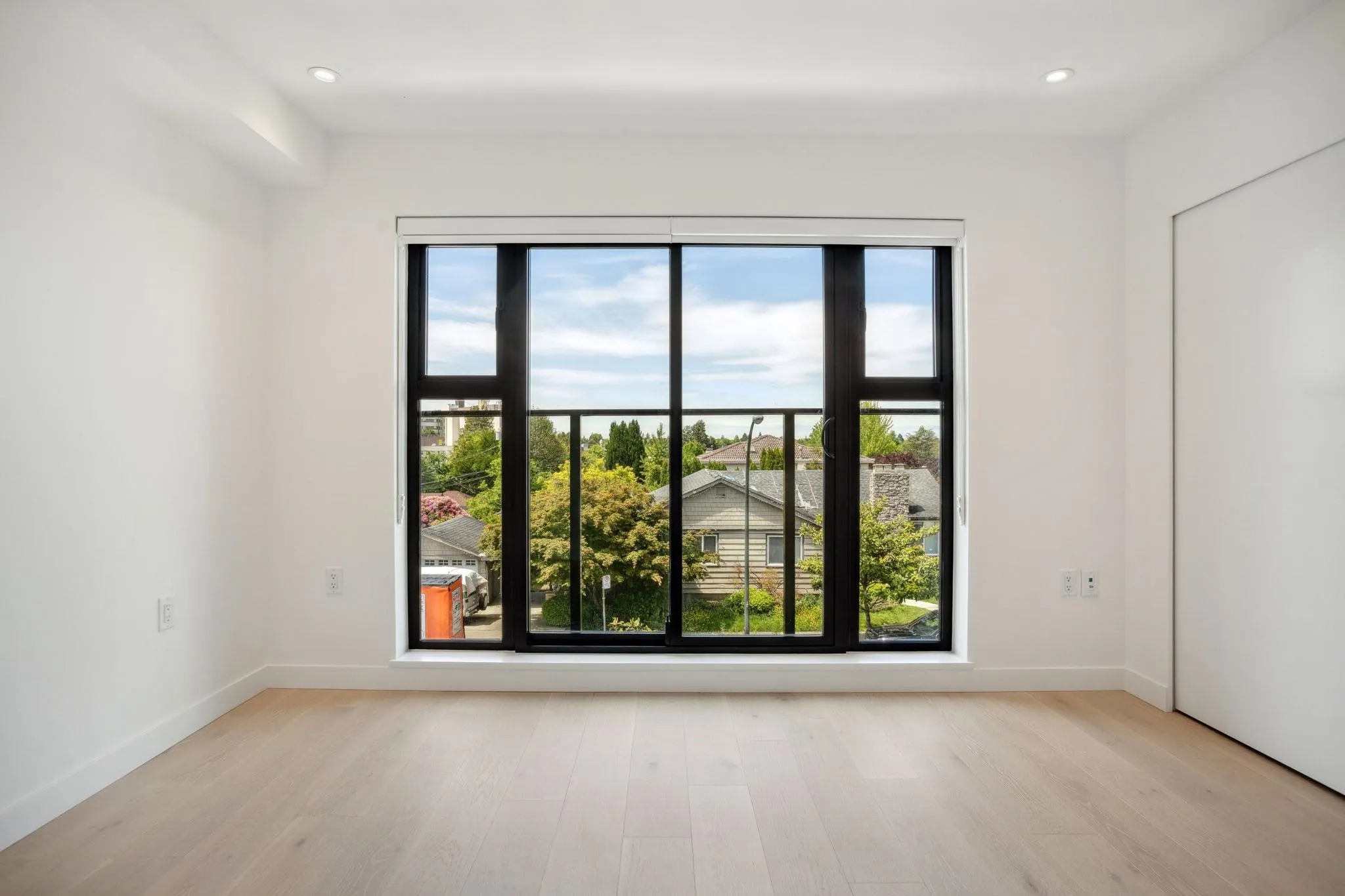 586 W 28th Avenue