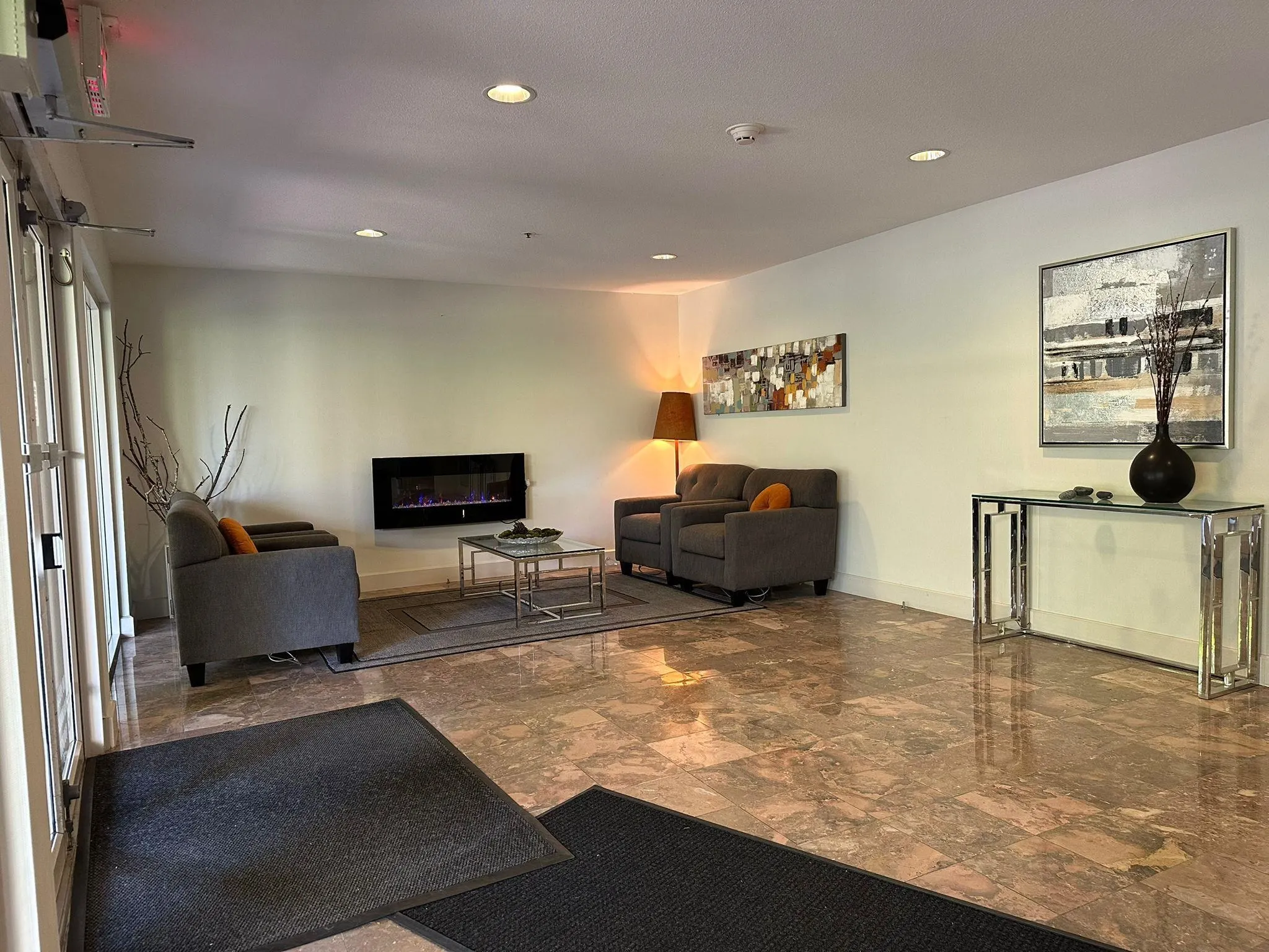 407 525 Wheelhouse Square