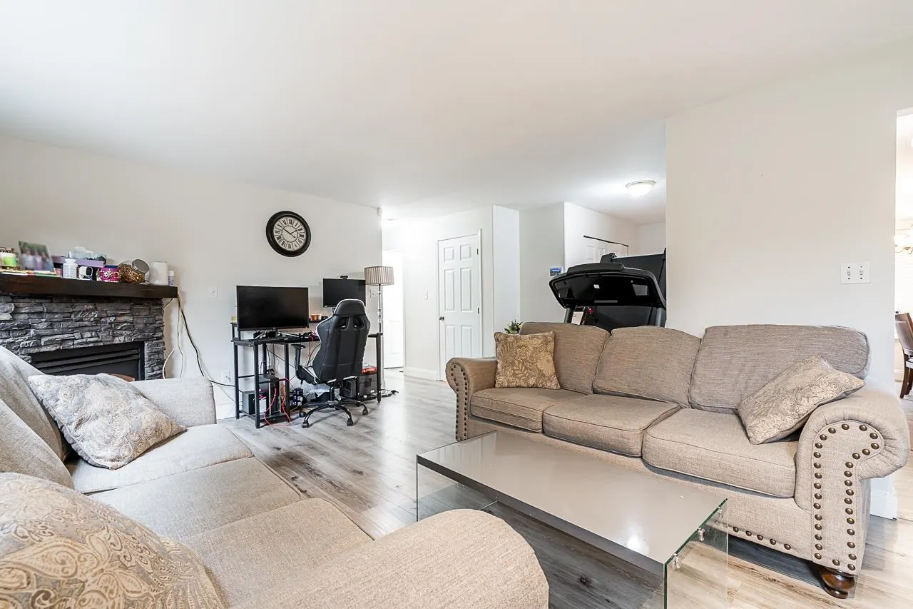 29 34332 Maclure Road
