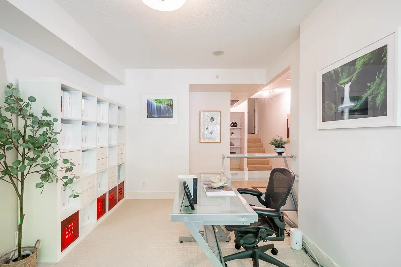 TH9 1650 Bayshore Drive