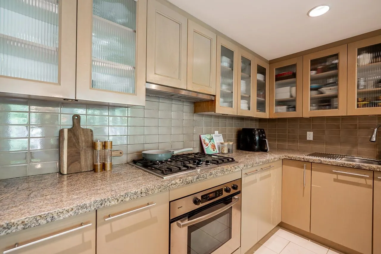 TH9 1650 Bayshore Drive