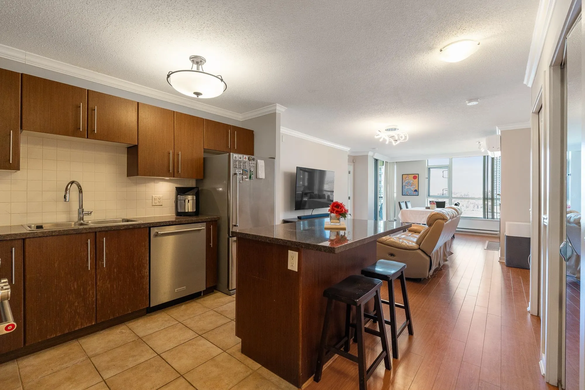 1203 2138 Madison Avenue