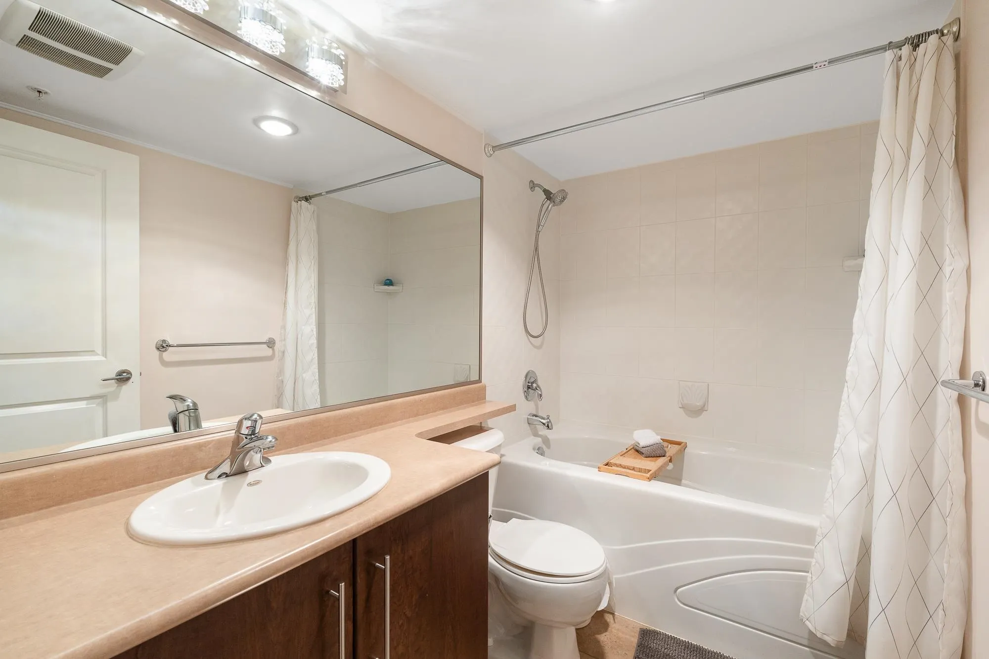 1203 2138 Madison Avenue