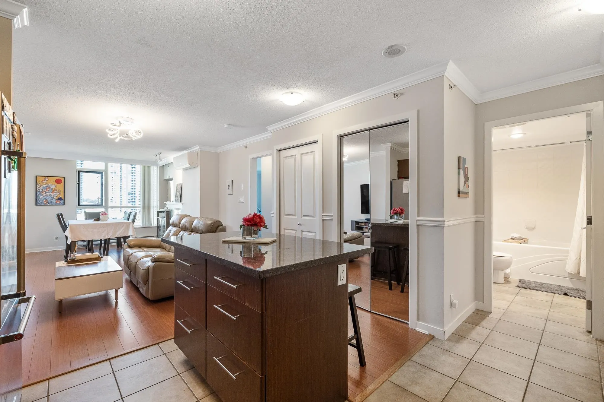 1203 2138 Madison Avenue
