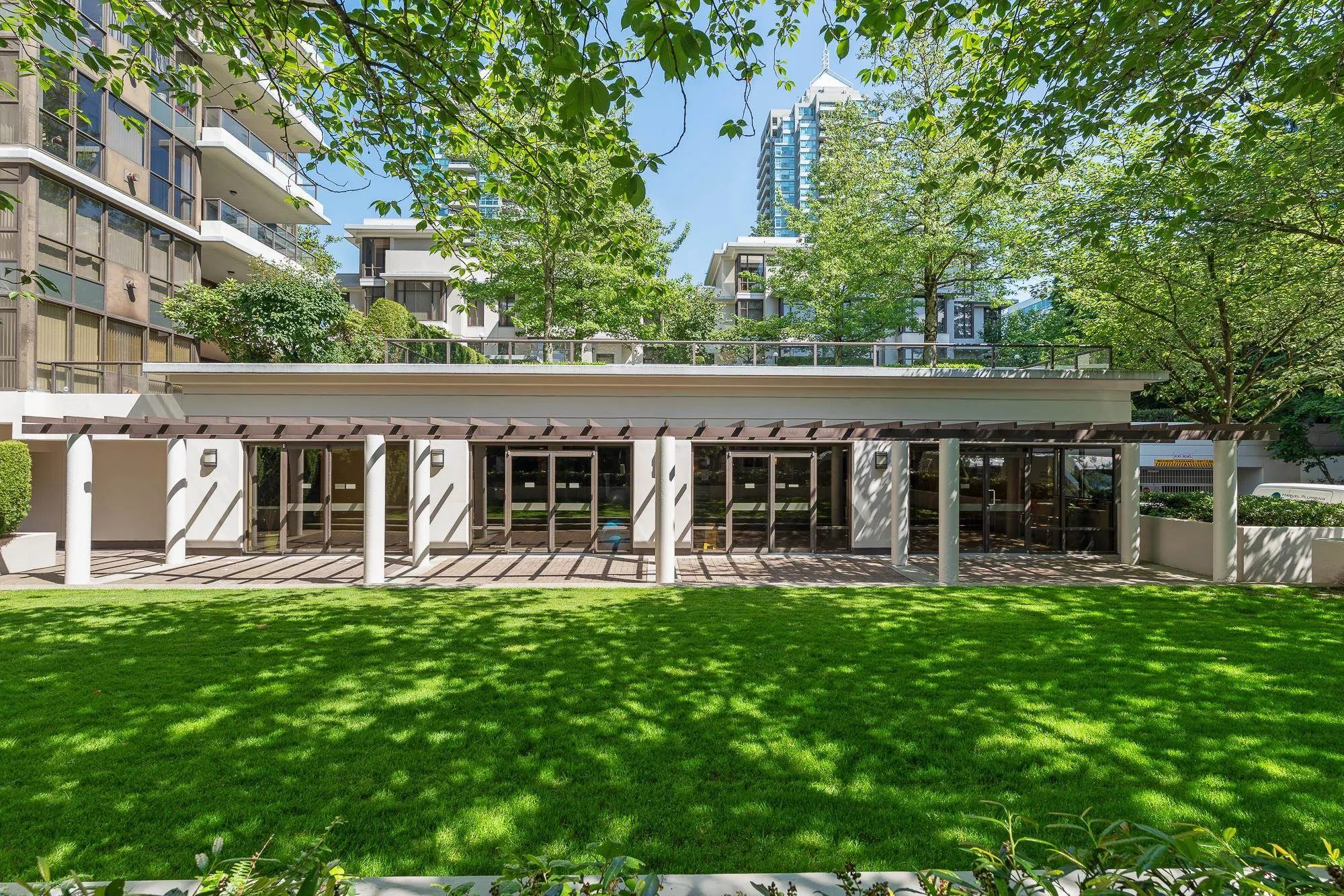 1203 2138 Madison Avenue