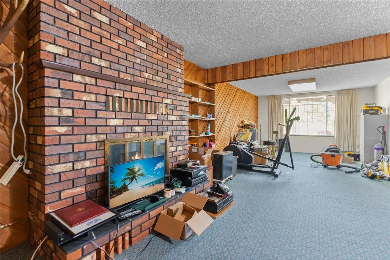 2221 Bevan Crescent