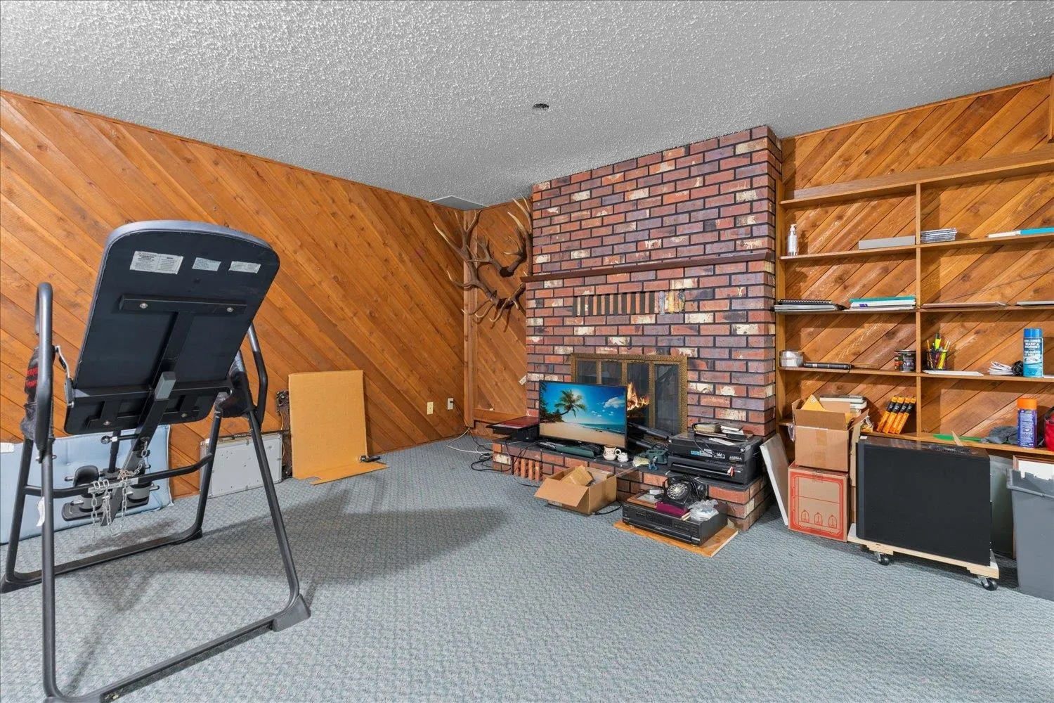 2221 Bevan Crescent