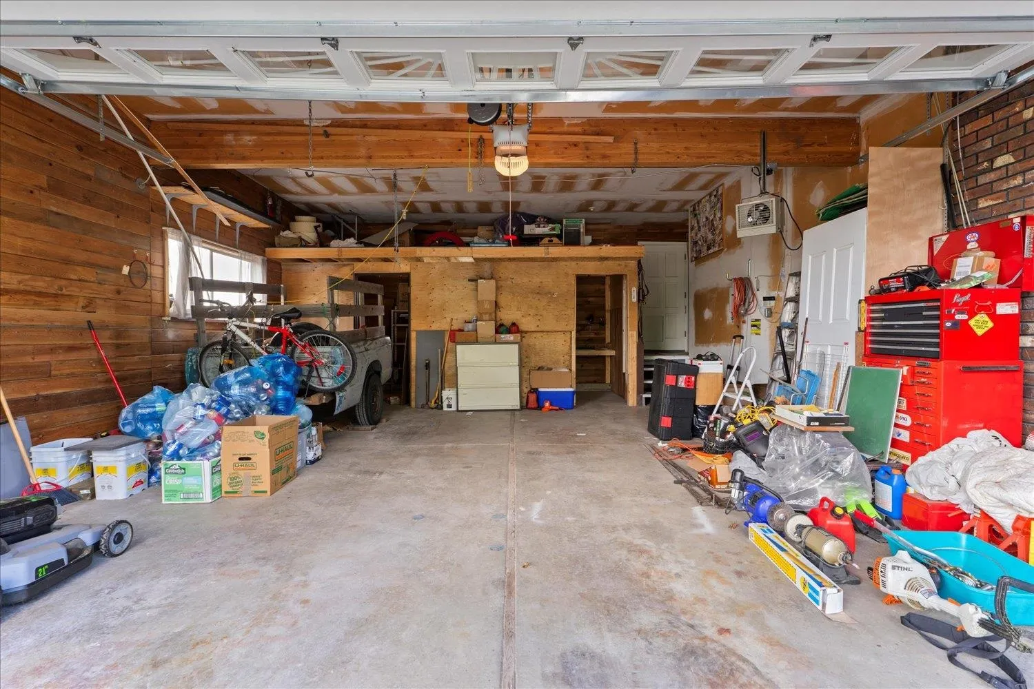 2221 Bevan Crescent