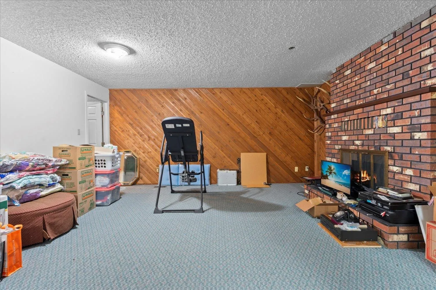 2221 Bevan Crescent
