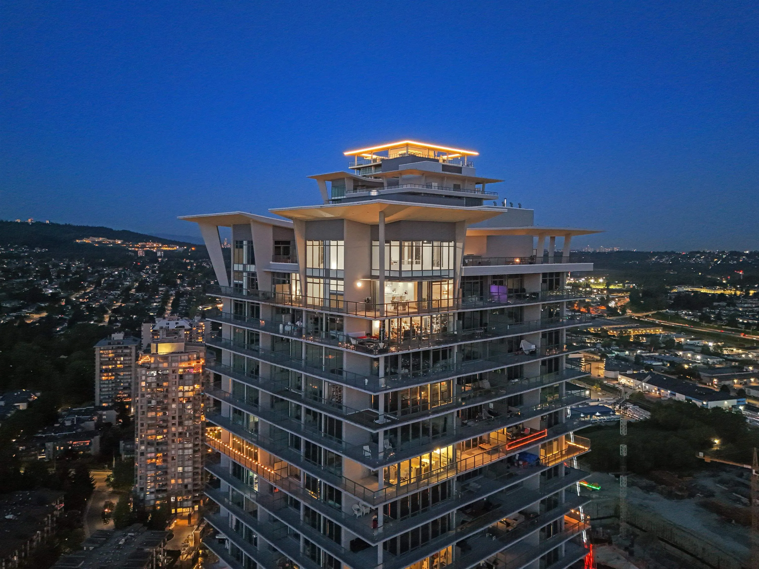 4402 4720 Lougheed Highway