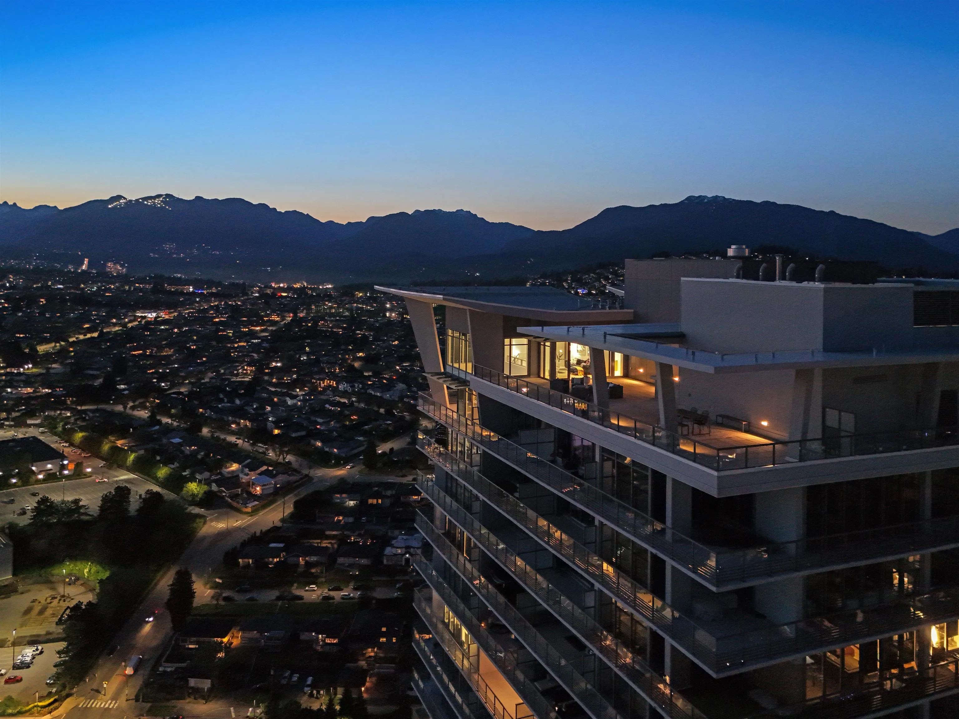 4402 4720 Lougheed Highway