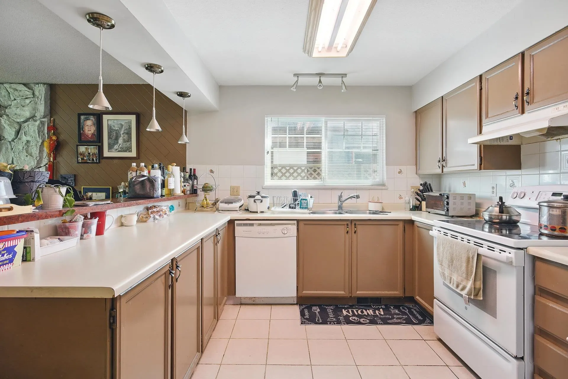1177 Esperanza Drive