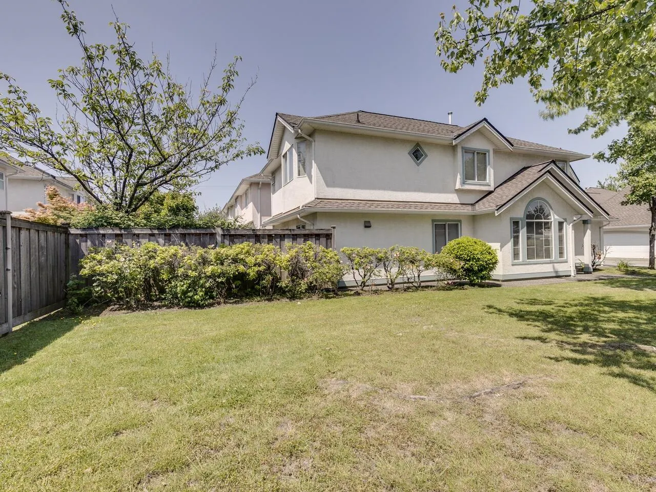 8 10000 Fisher Gate