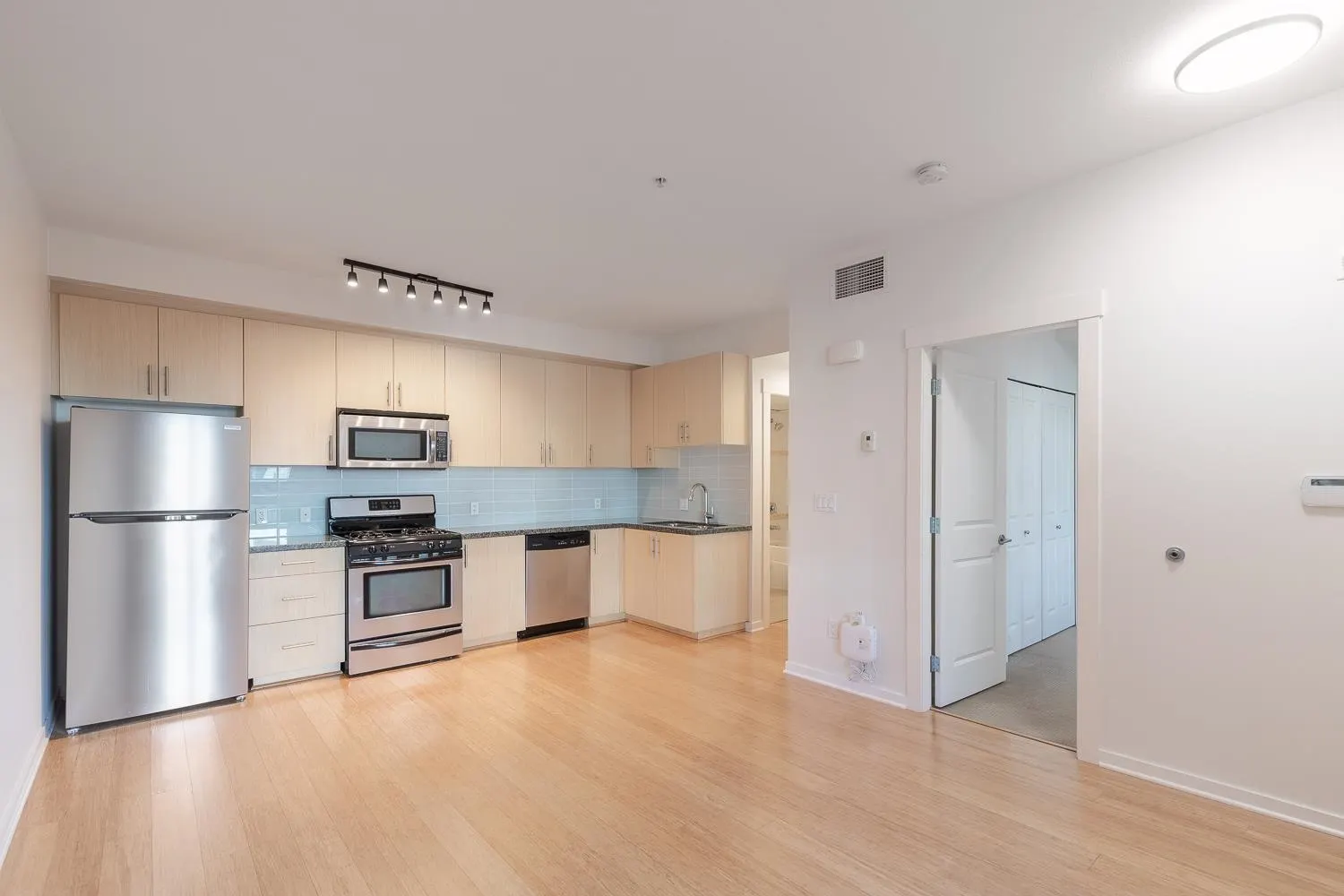 203 6077 London Road