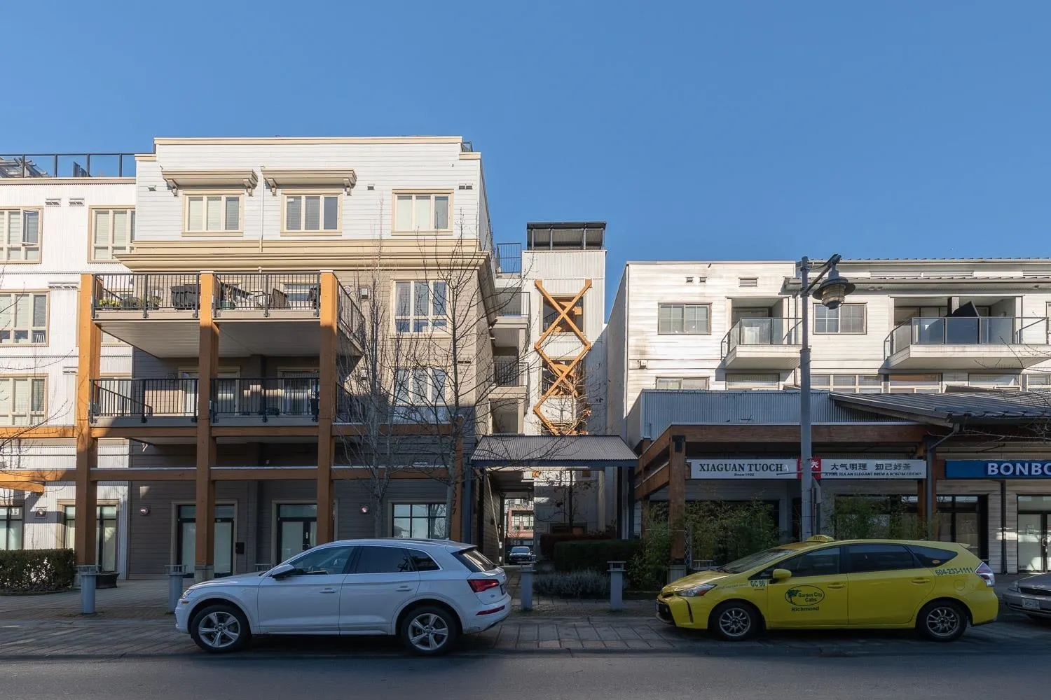 203 6077 London Road