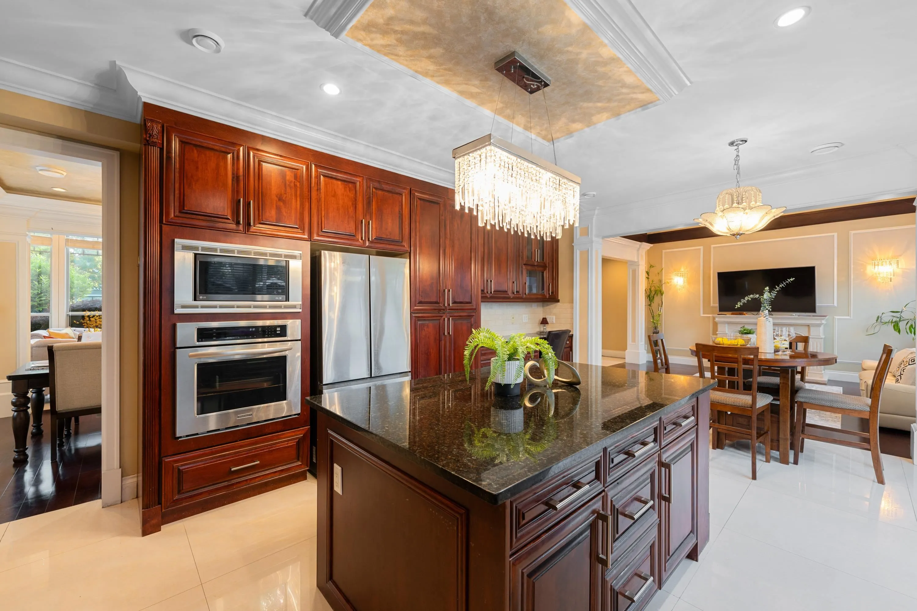 9480 Chapmond Crescent