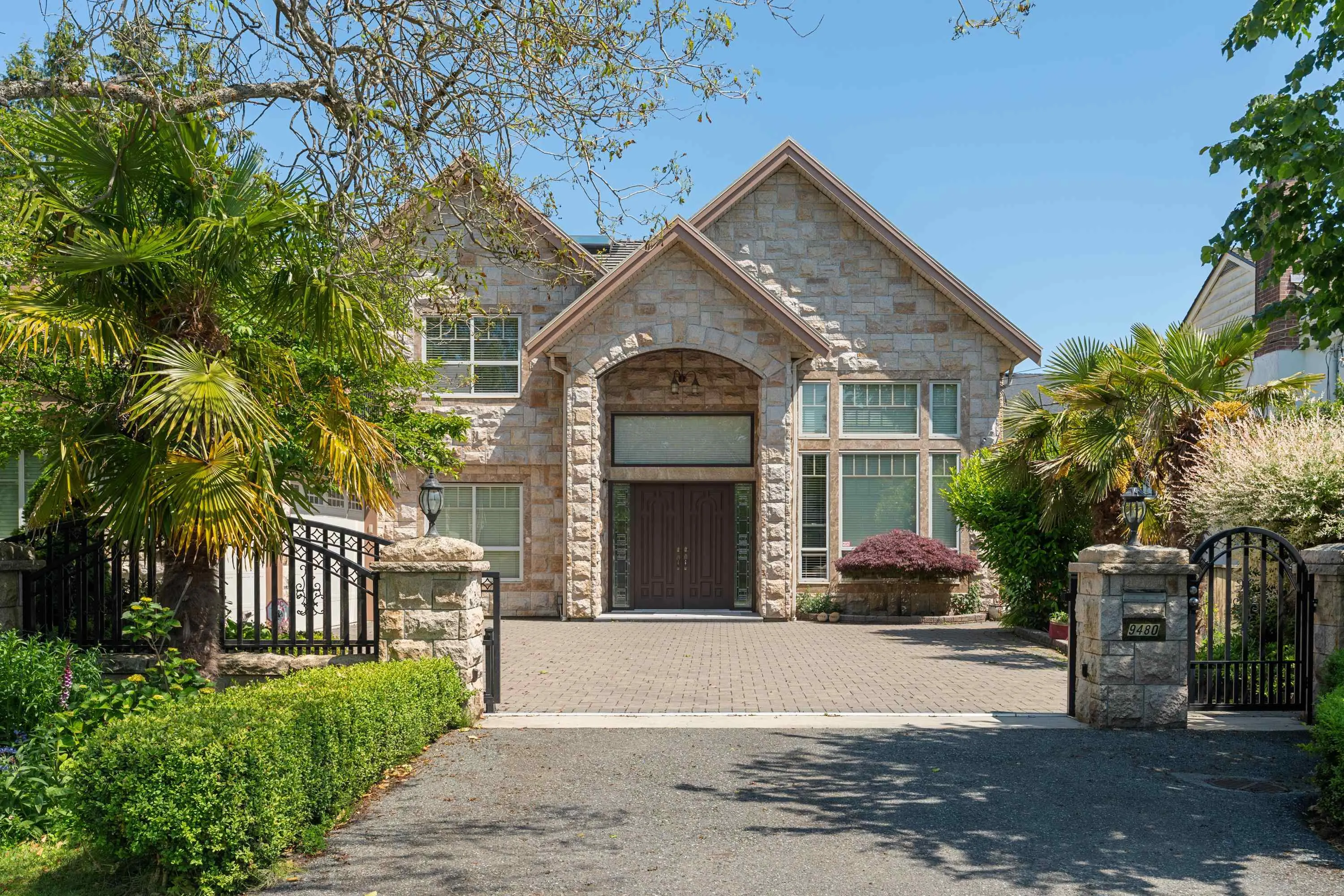 9480 Chapmond Crescent