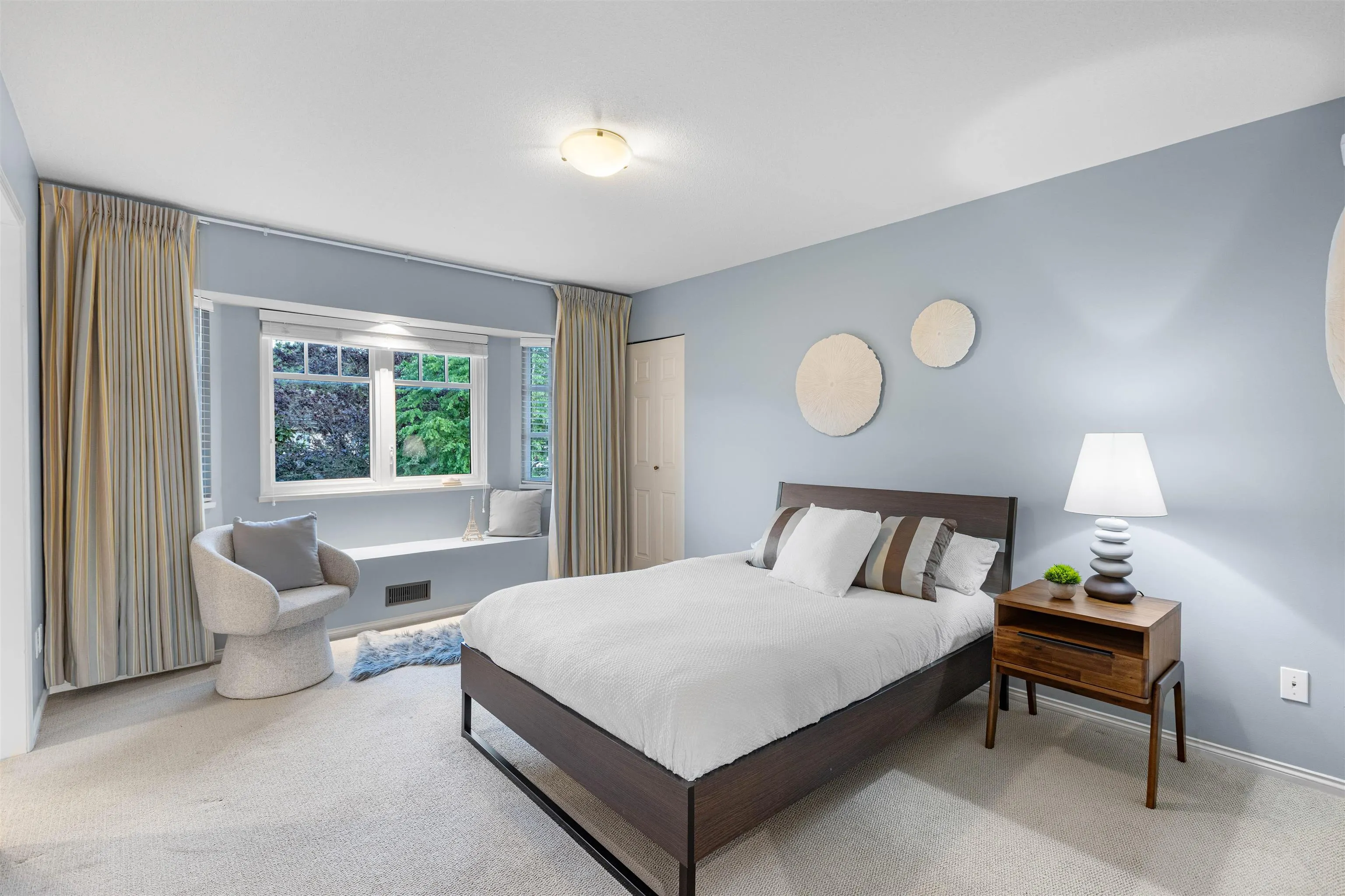 2318 Oliver Crescent