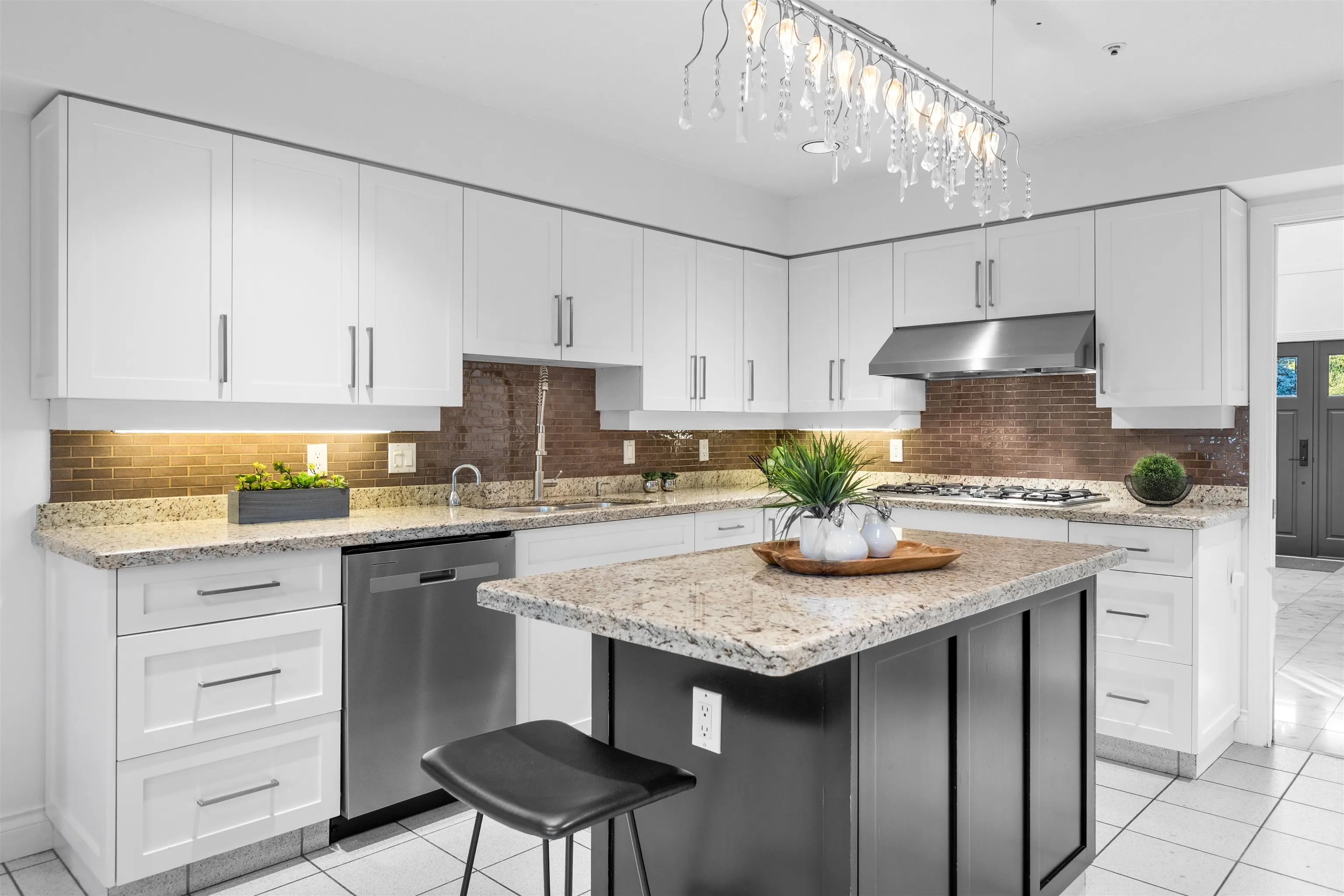 2318 Oliver Crescent