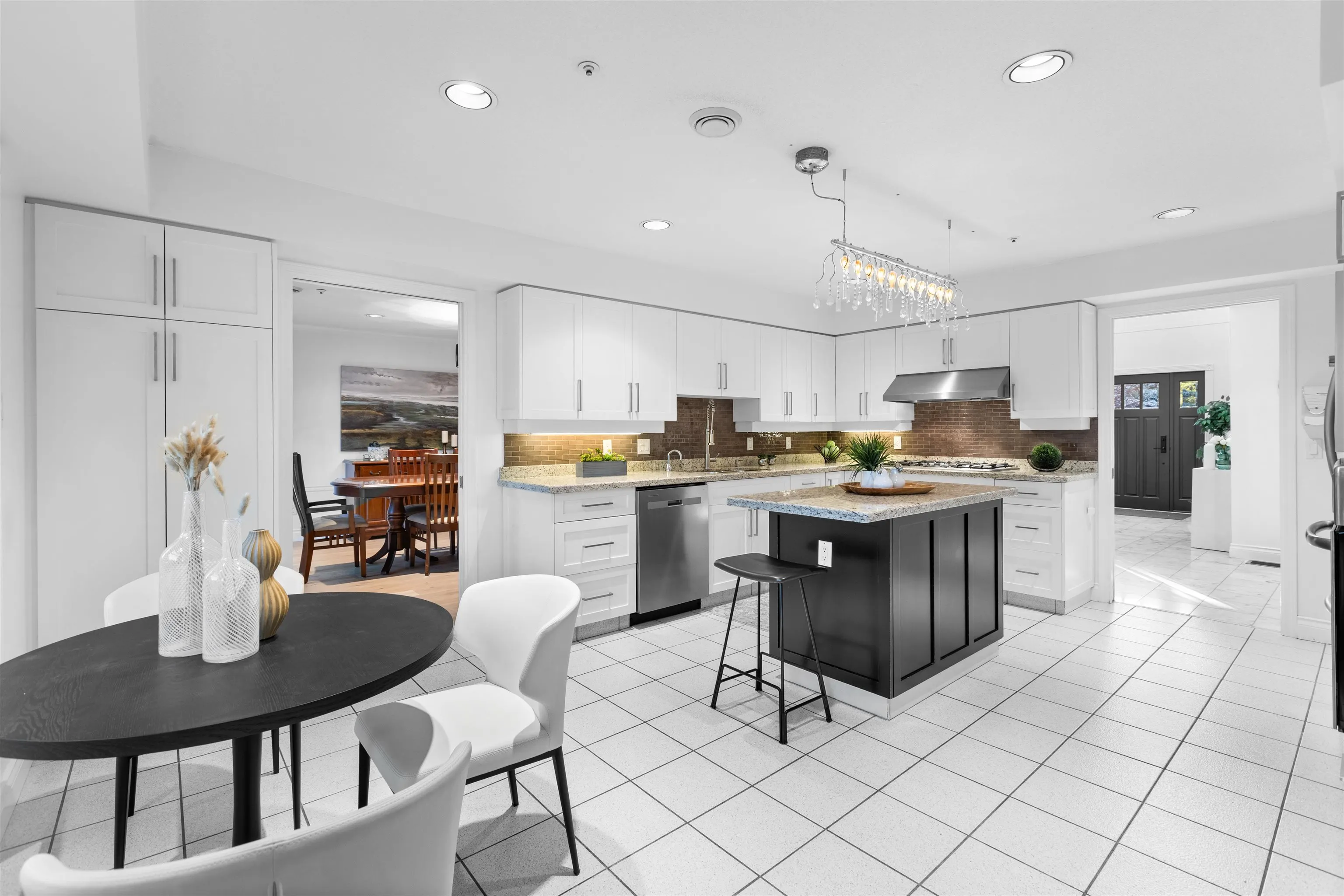 2318 Oliver Crescent