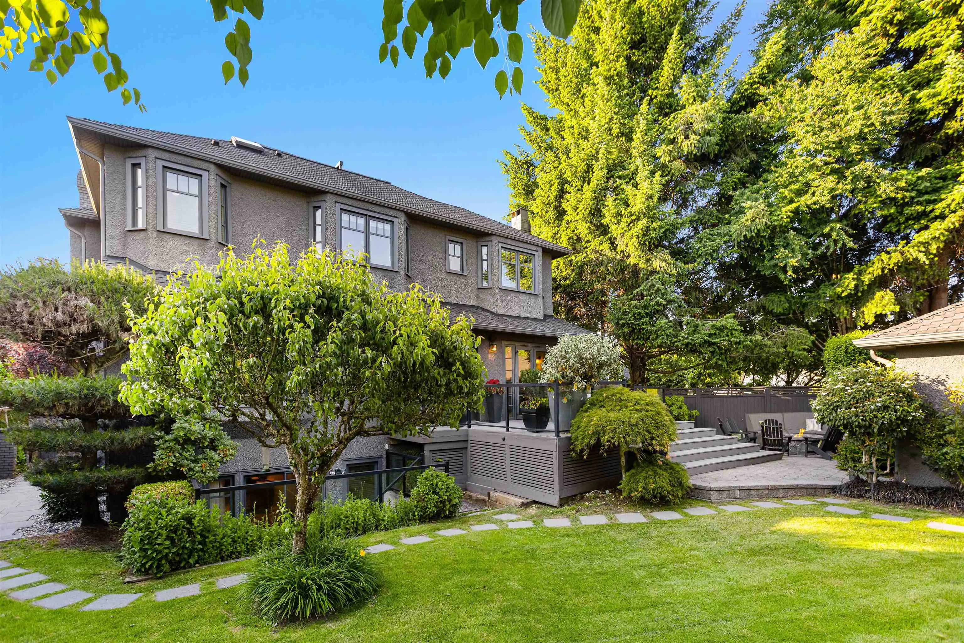 2318 Oliver Crescent