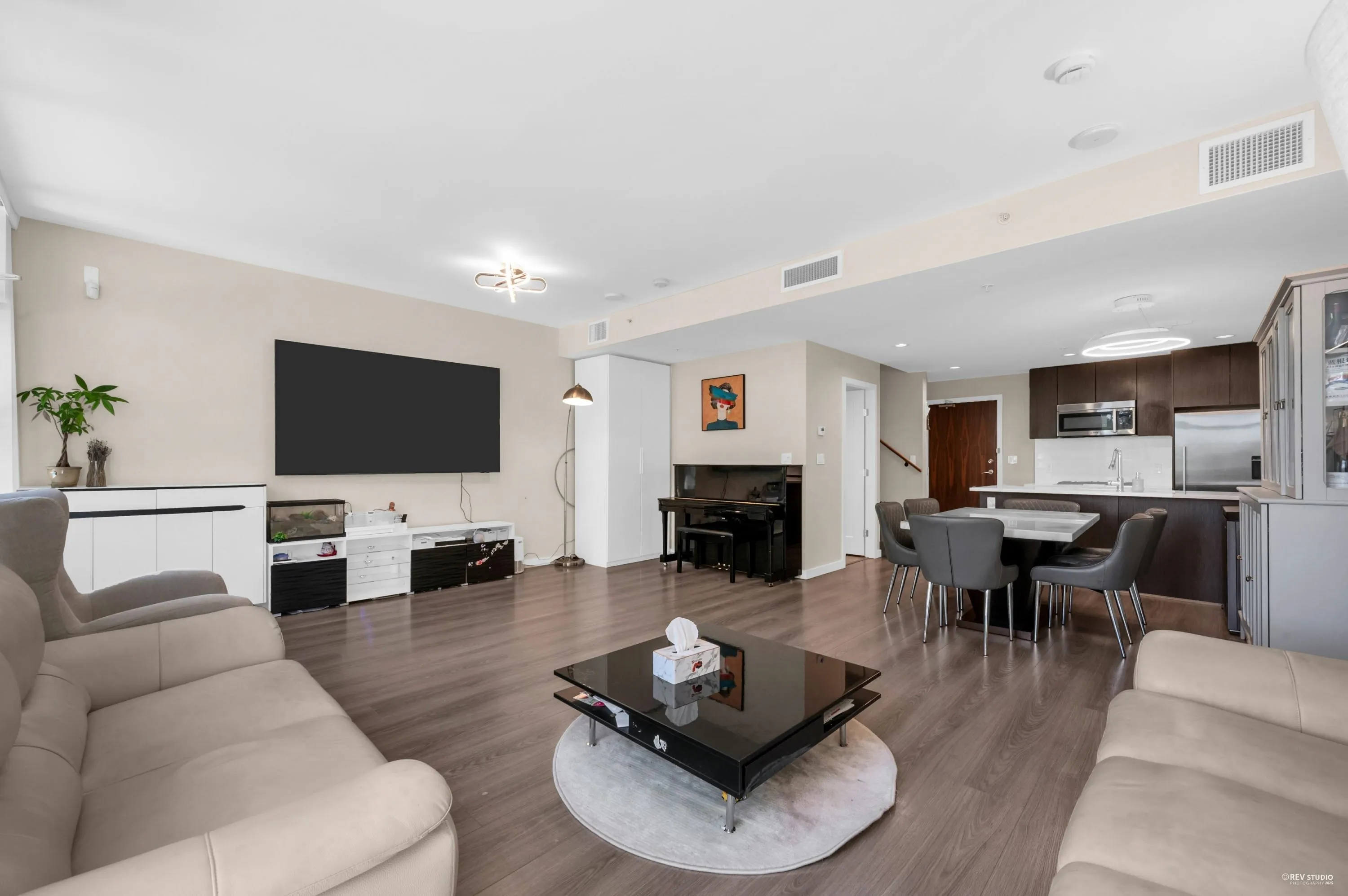 TH16 8677 Capstan Way