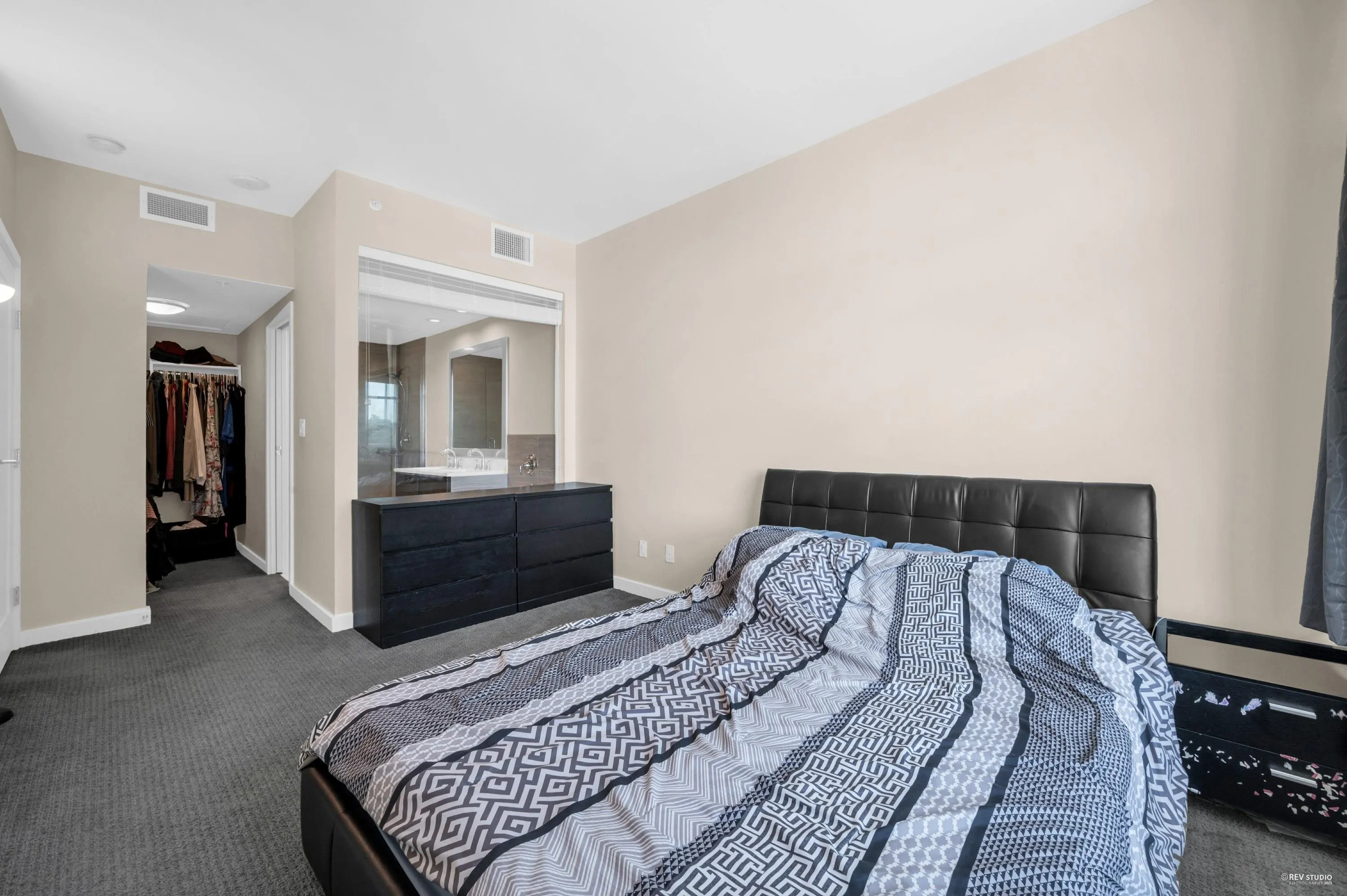 TH16 8677 Capstan Way