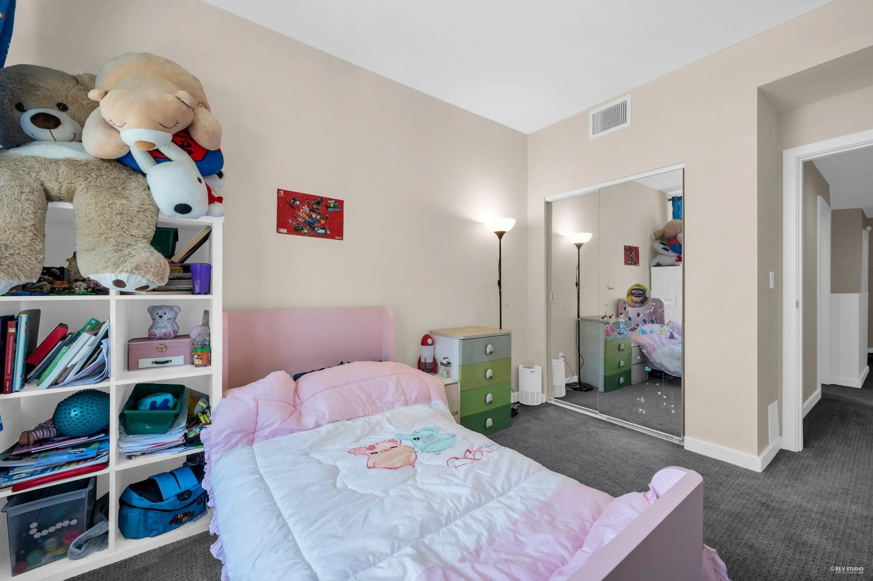TH16 8677 Capstan Way