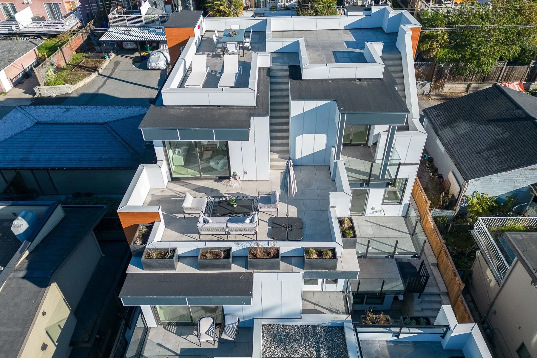 2 432 E 1st Street