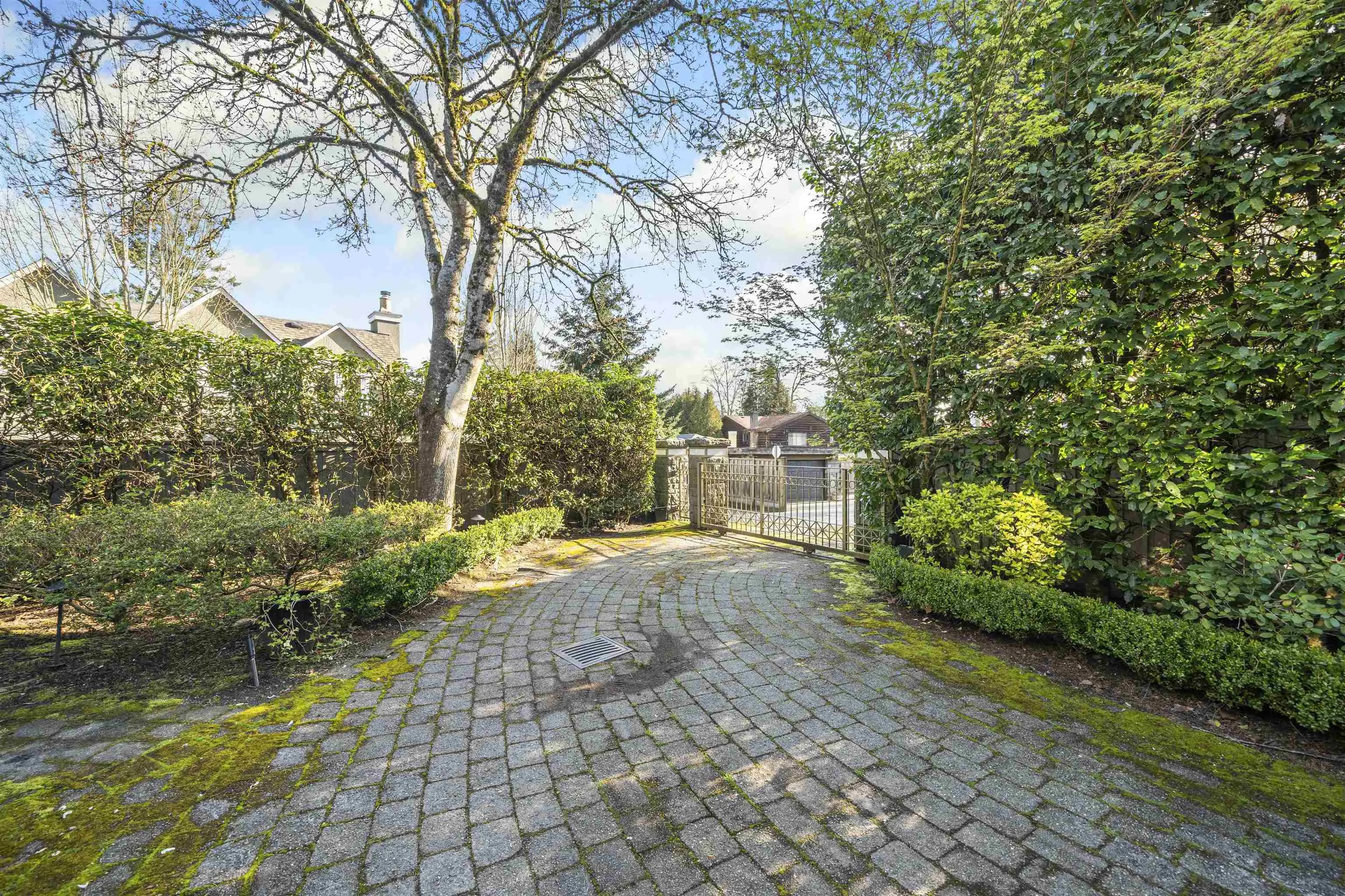 1323 The Crescent Crescent