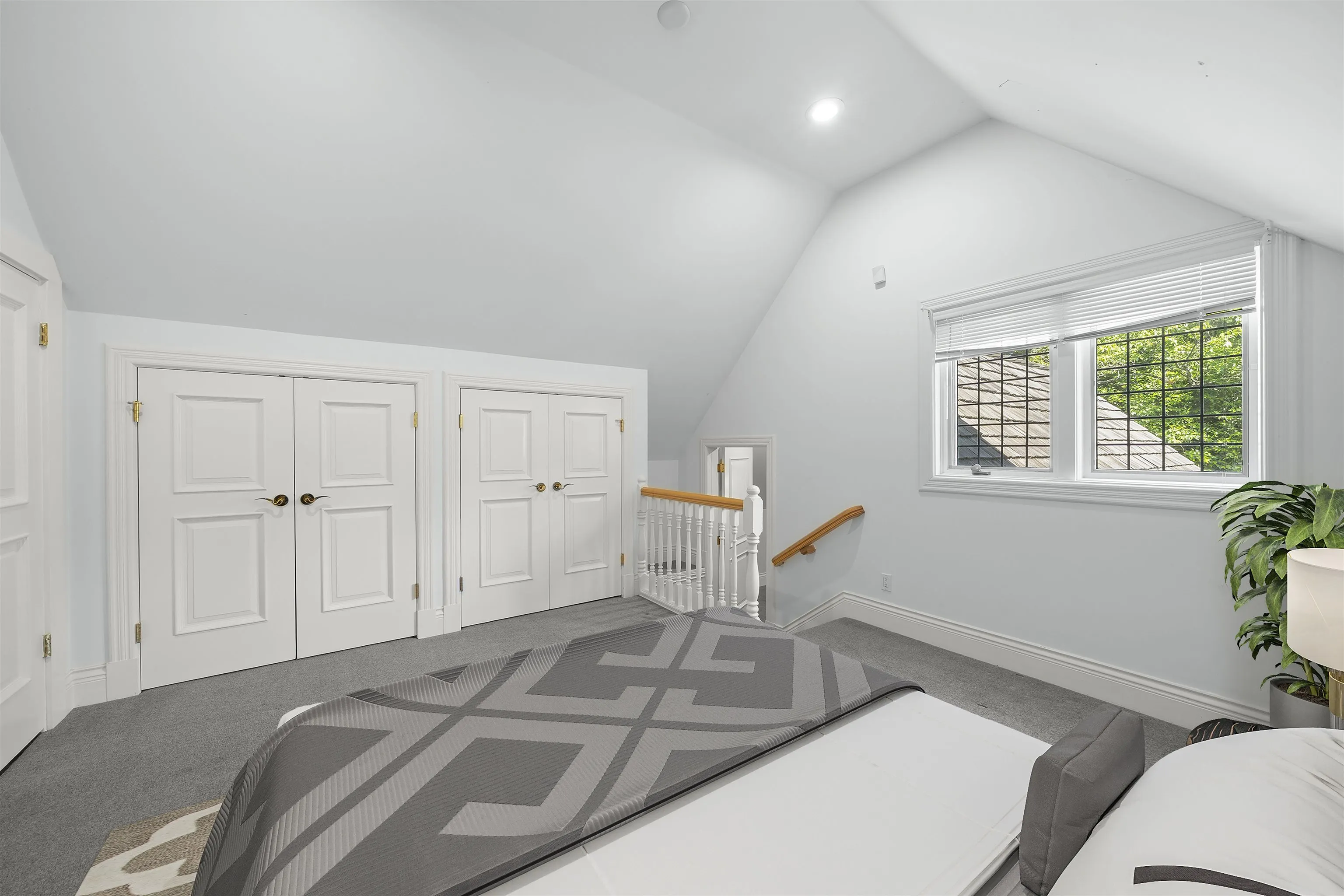 1323 The Crescent Crescent