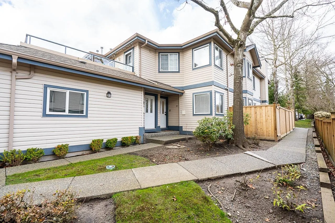 19 8338 158 Street