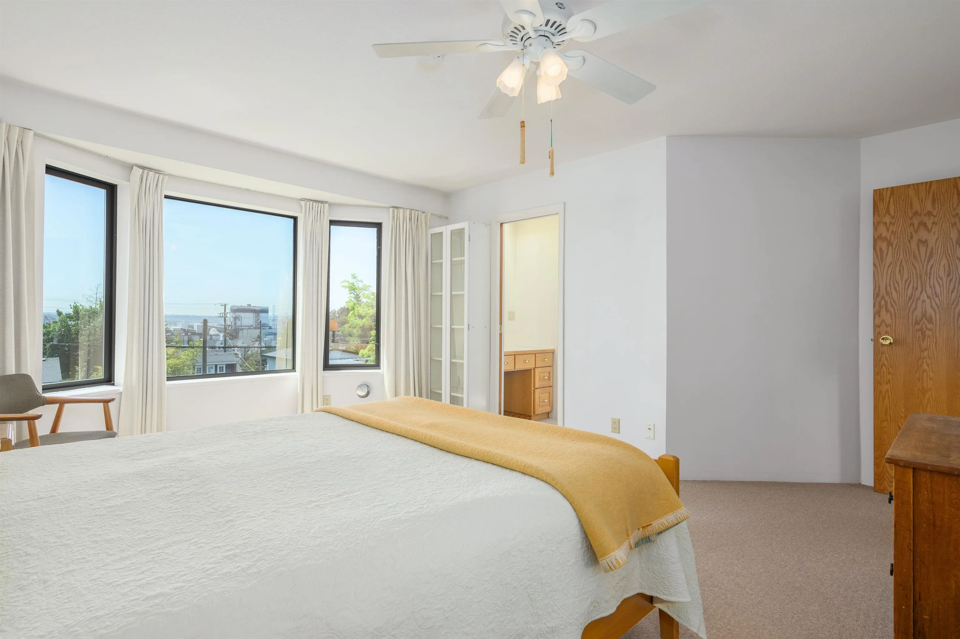 513 E 5th Street