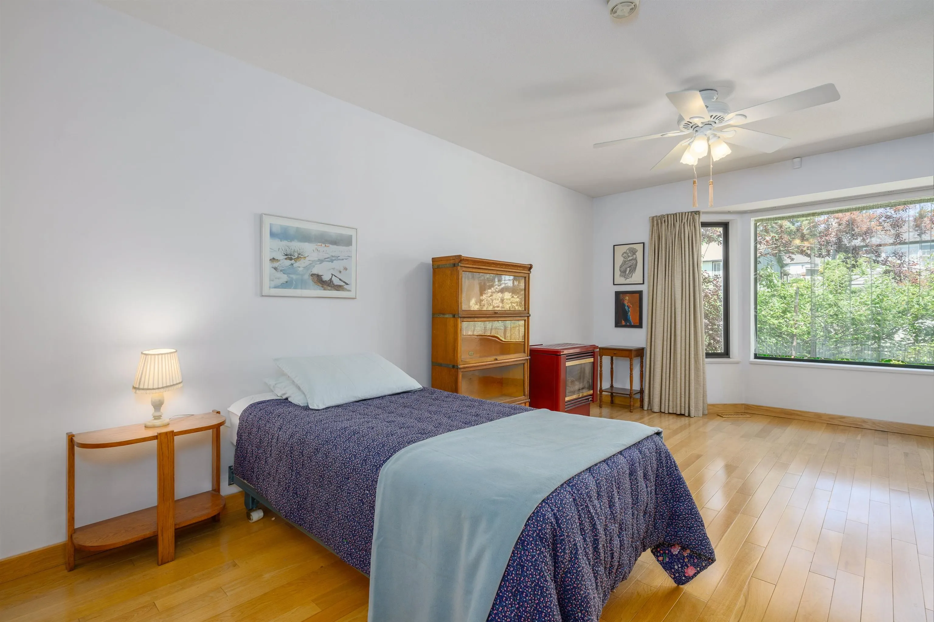 513 E 5th Street