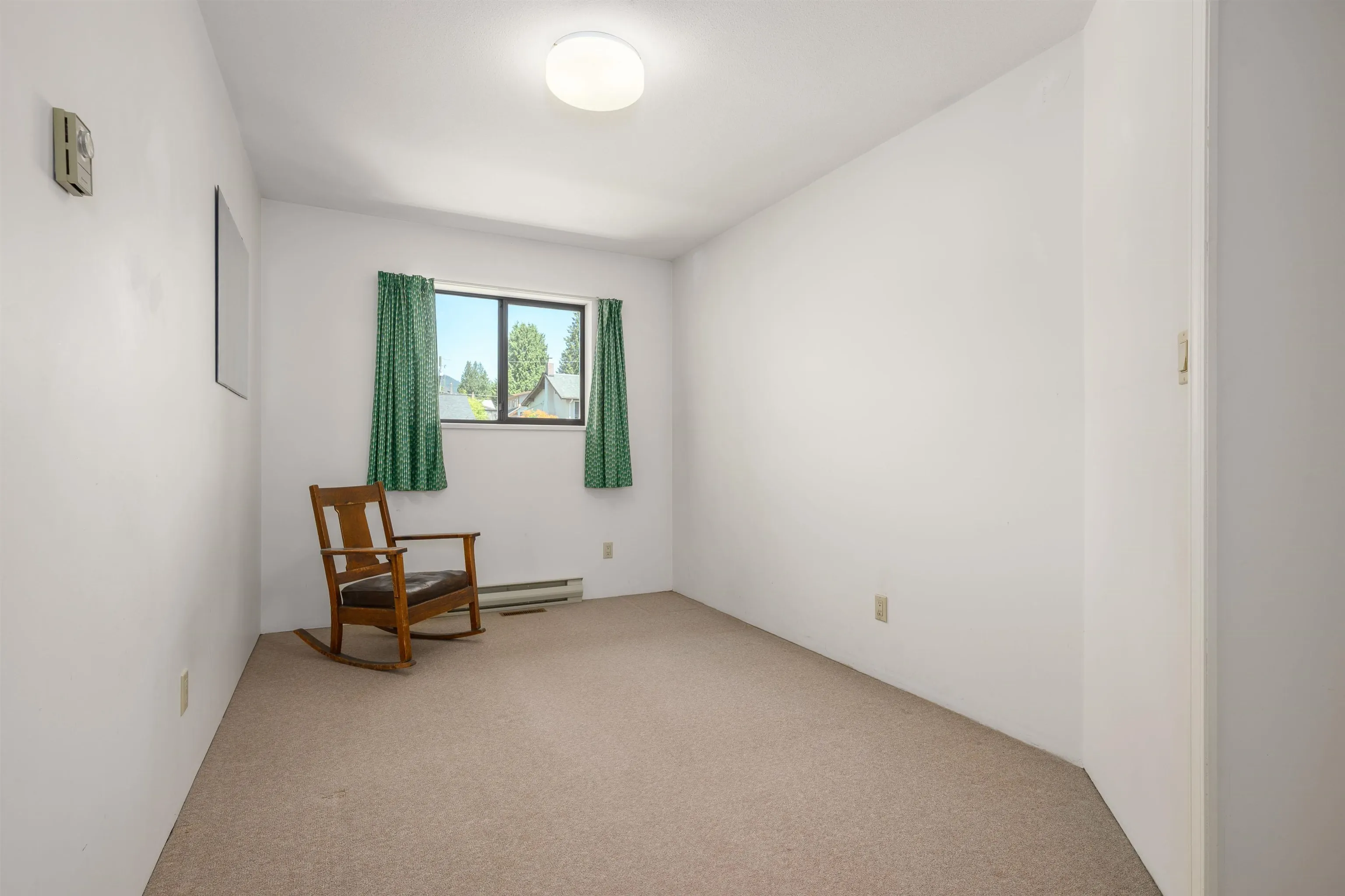 513 E 5th Street