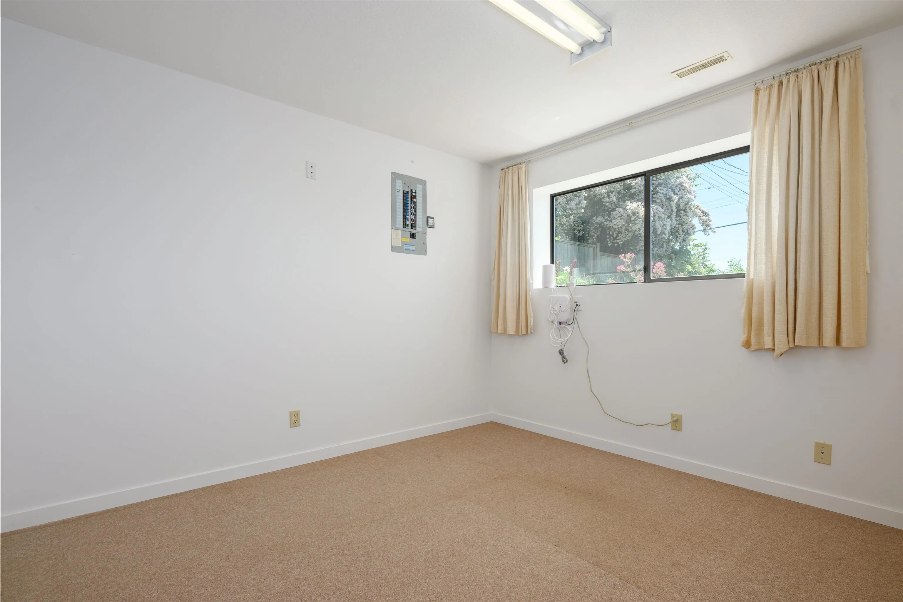 513 E 5th Street