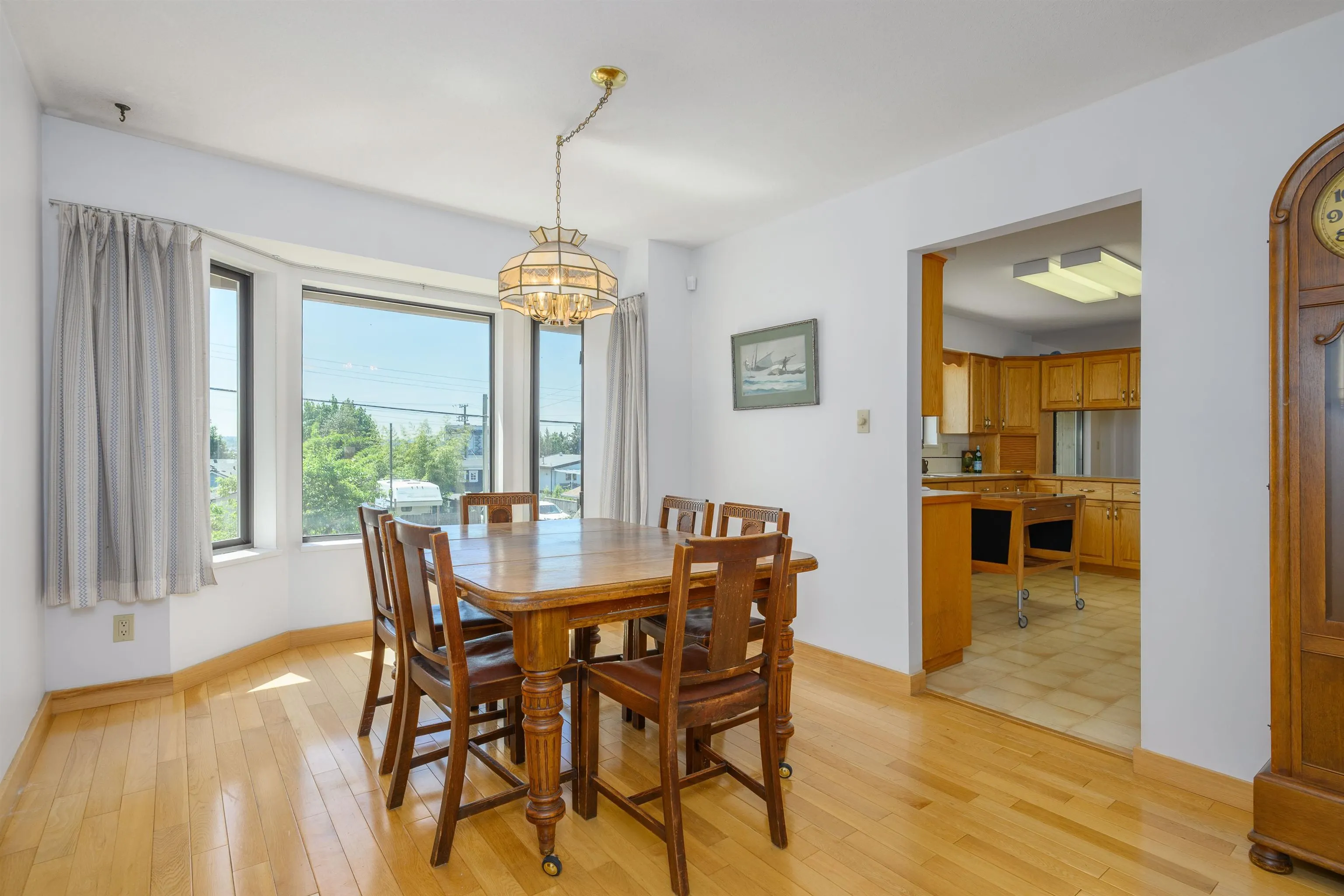 513 E 5th Street