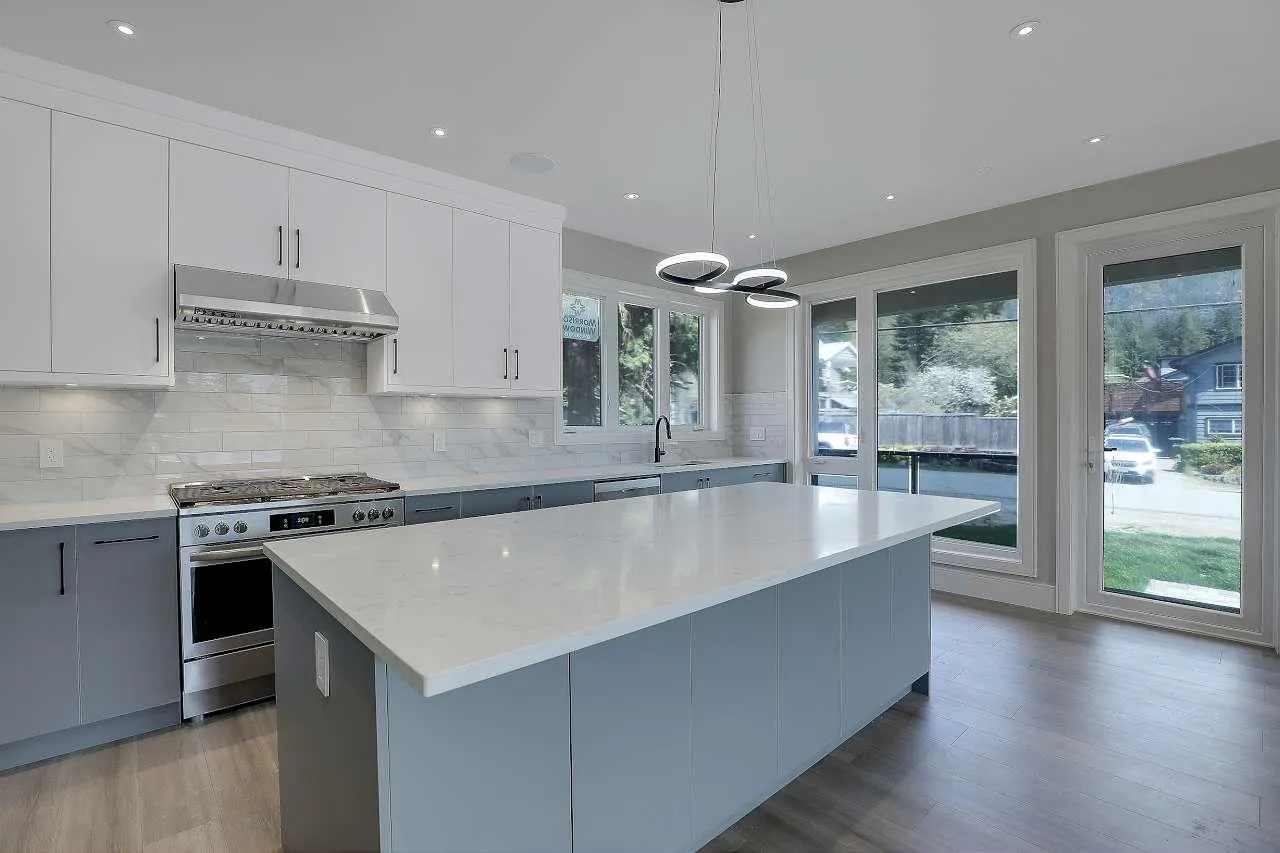 1139 Axen Road