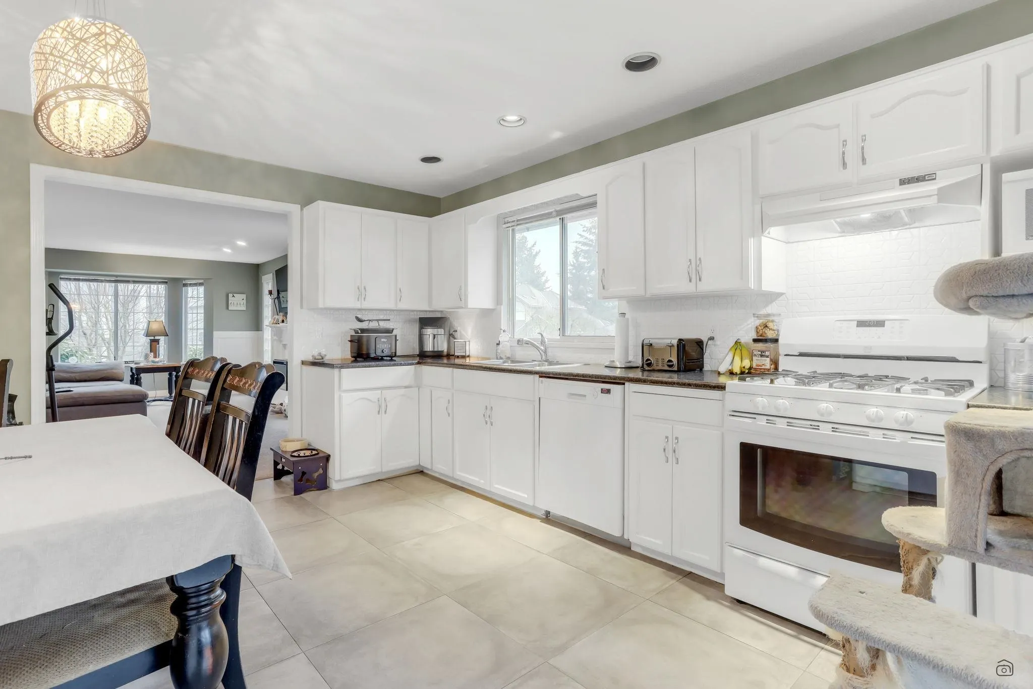 19020 60a Avenue