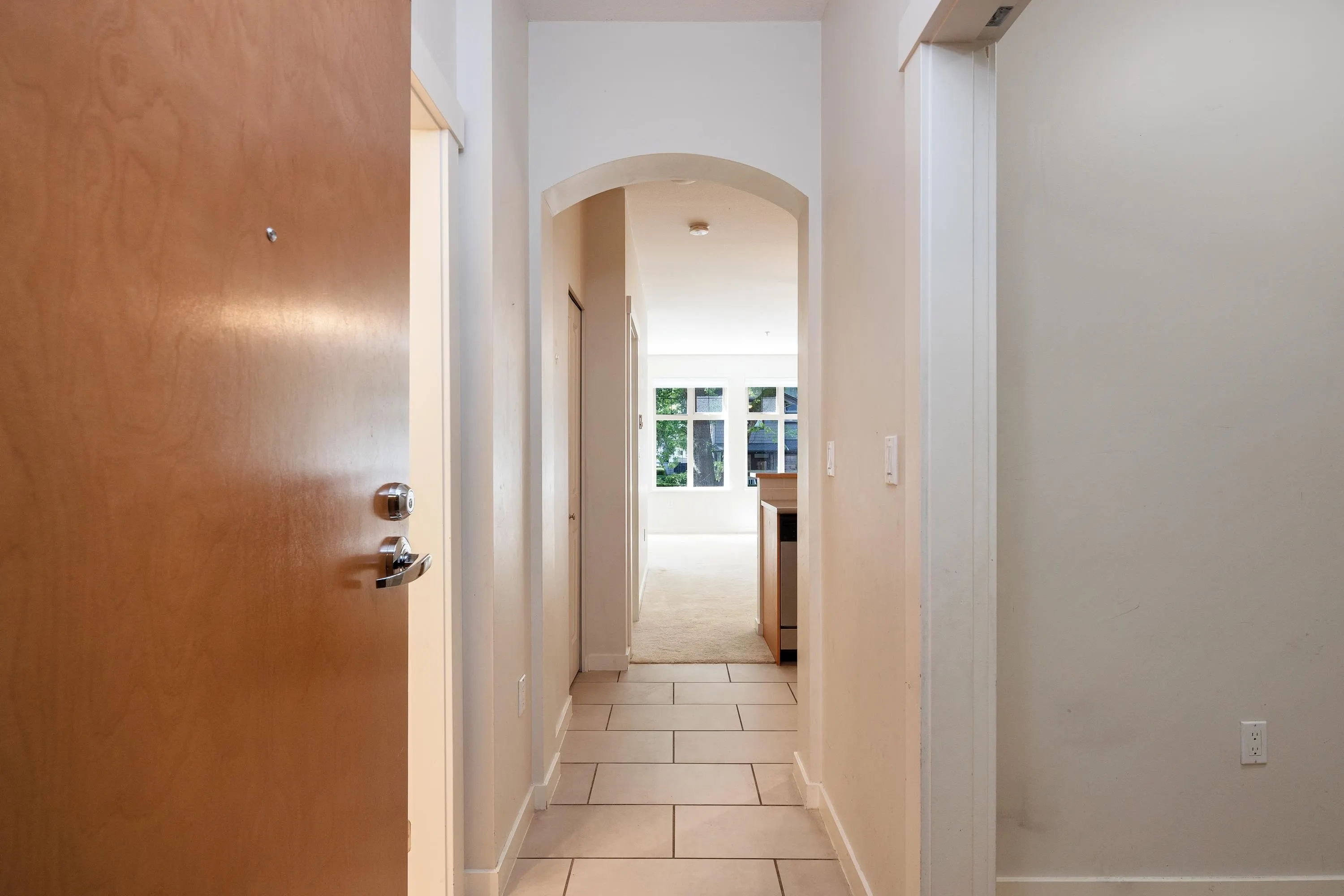 201 4883 Maclure Mews