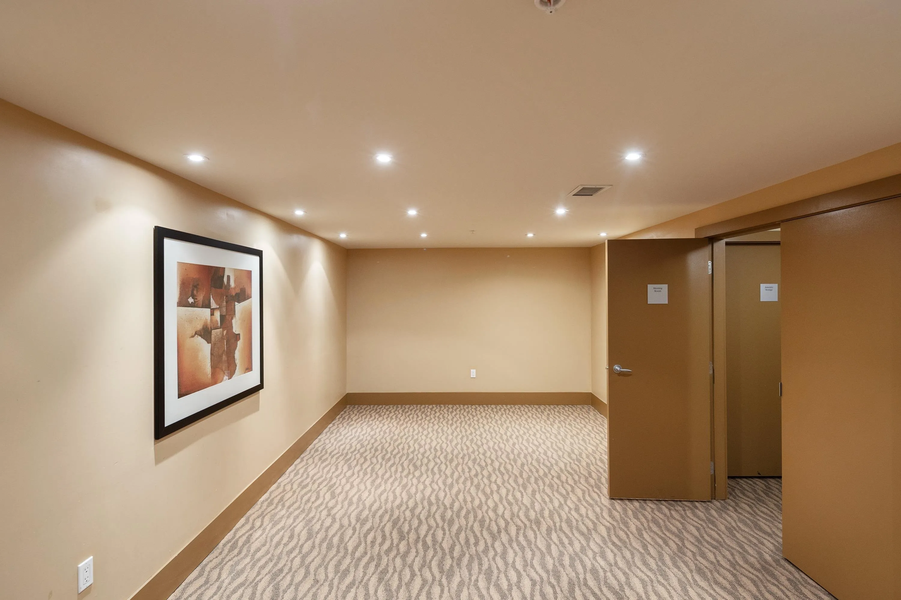 201 4883 Maclure Mews